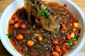 夏天没胃口，来一碗重庆酸辣粉，开胃下饭，北方南方都很喜欢吃图片