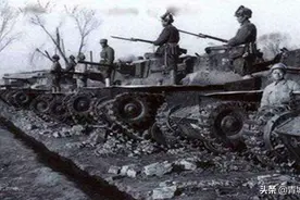 我军第一辆坦克是靠大青马拉回来的，走进我军第一辆坦克的历史图片