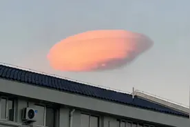 北京上空出现“不明飞行物”，外形似飞碟，这到底是什么？图片