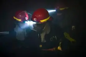 备战！美航母在南海模拟被“击中”，人员“伤亡”惨重，画面曝光图片