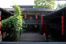 距成都310公里，一座两千年历史古镇，被网友称为活着的古镇图片