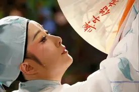 越剧《梁祝》：滚滚红尘里有隐约的耳语，跟随化蝶的传说图片