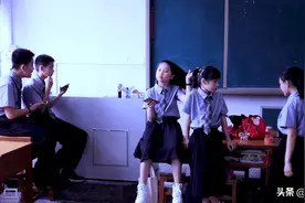 新教材删除课文《课间十分钟》，老师无奈表示：与实际不符必须删图片