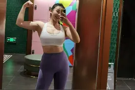 篮球美女主播张曼源，体重狂飙至156斤，穿紧身衣展示强壮身材图片