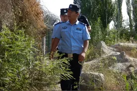 "我爱我的警察爸爸，他时刻住在我的心里。"图片