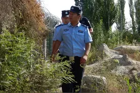 "我爱我的警察爸爸，他时刻住在我的心里。"图片