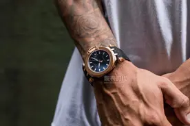 极具辨识度的天梭T-Race Swissmatic腕表图片