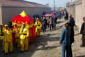 为啥说“同岁不同月，同月子孙缺”，同岁结婚有啥讲究吗？图片