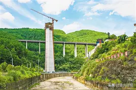 国内高铁项目中跨度最大、墩身最高的T构桥 石梁河双线特大桥主墩封顶图片