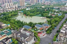 航拍衡阳市西湖公园：高空俯瞰，水陆参半，满目葱郁，美轮美奂图片