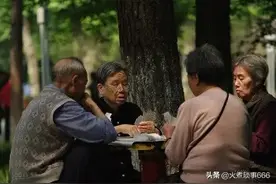 几个老人小小一场扑克牌而使两人丧命，毁了两个家庭，结局太惨图片