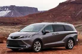 MPV又一匹黑马！颜值堪比埃尔法,油耗还特低！丰田塞那想不火都难图片