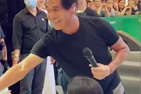 61岁齐秦近况曝光，顶肚腩接廉价商演，走穴捞金令人唏嘘图片