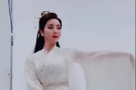 央视主持李思思晒古装视频，身姿婀娜令人叫绝，网友喊话快演戏？图片