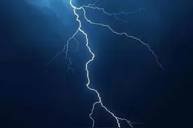非瘟在猪场的最新表现，往往被误认为蓝耳病，治疗方向跑偏损失大图片