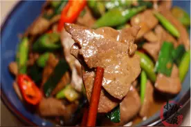 猪肝最忌直接清水洗，等于吃毒素，教你一招，血水毒素全跑光图片