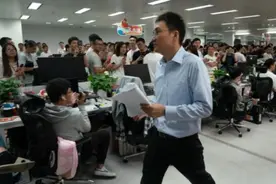 黄峥9个月内辞任拼多多CEO、董事长两大职务，究竟是为什么？图片