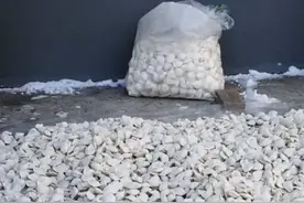 东北“天然冰箱”启动，室外满地冻饺子堪称一绝，南方人：真羡慕图片