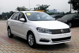 大众桑塔纳发威了，入门降3万，大卖9140台，比瑞纳香太多图片