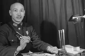 宋庆龄受邀开国大典，提出了三个条件，伟人为难之下最终如此决策图片