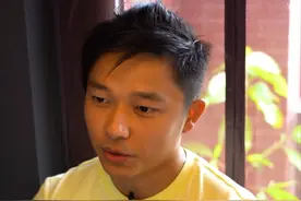 一位香港30岁独居青年，买下18㎡双阳台“纳米楼”，网友：太逼仄图片