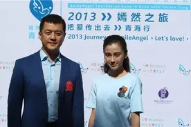 baby暴露真实模样，穿朴素蓝T恤肌肤黝黑，超高颜值依旧能打图片