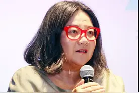 洪晃催生：社会需要二胎，能生赶紧生，再过两年就养不起我们了图片