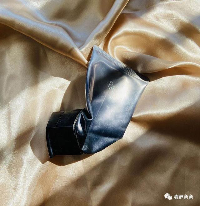 玉兰油身体乳小瓶子