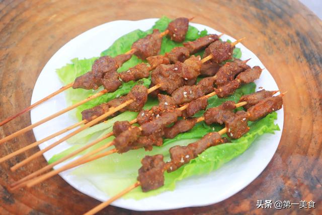 自制羊肉串的腌制方法与步骤（大厨教你在家自制羊肉串）