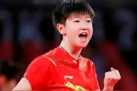 太有趣！只顾得采访四位国乒主力，央视名记李叔差点儿没下来车图片