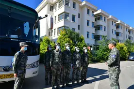 家属欢声笑语 官兵更有动力——第81集团军某旅组织家属赴驻地爱国主义教育基地参观图片