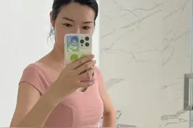 39岁港姐生3胎减肥成功！大秀纤细小蛮腰，亿元豪宅浴室罕曝光图片