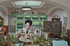 赖冠霖的学院风穿搭帅气十足，小细节看出耿直图片