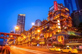 何永智：“火锅皇后”，“洪崖洞洞主”，三口锅挣下40亿身家图片