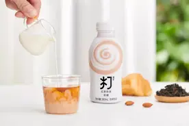 一天一店卖89瓶！农夫山泉新上市的打奶茶又火了图片