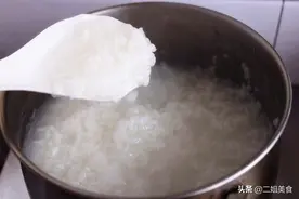 煮大米粥花费的时间太长？教您一招，十分钟煮完，又香又粘稠图片