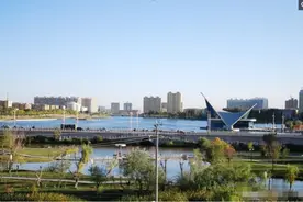 中国最“奇特”的一座城市，与北京时差3小时，去一趟感觉像出国图片