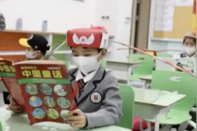 太萌了！杭州小学生戴自制“一米帽”上课图片