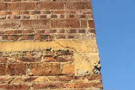 2013年的农村自建房现在已成危房 论农村建房遇到的各种矛盾图片
