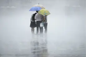 初中优秀作文——雨中的蓝雨伞图片