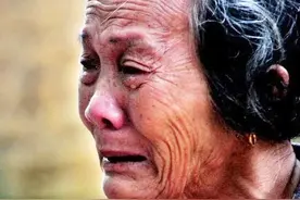 老汉被大媳妇挠得满脸伤痕；大媳妇右臂被公爹咬去一块肉图片