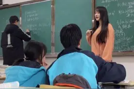 高中“美女教师”火了，放弃逛街，放弃聚会，满眼都是学生图片