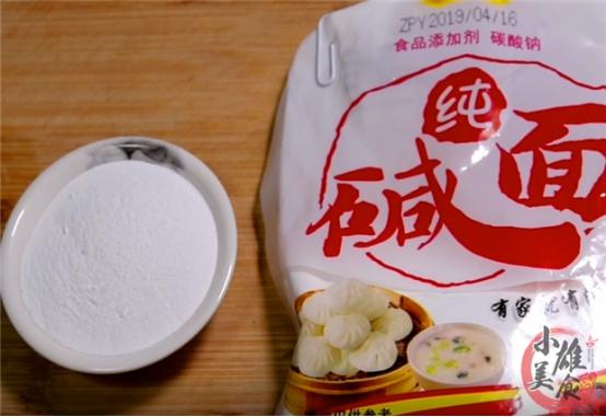  小苏打，食用碱，泡打粉，酵母粉的区别和用途，学会你也是大厨