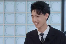 德云社团综暖心一幕，秦霄贤被骂到不敢说相声，师哥开启护弟模式图片