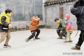 胶片会被淘汰吗？老尼康拥抱新时代，胶片街头摄影周年合辑图片