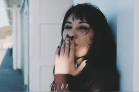 人为什么要抽烟？图片