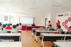 我院院感控制部组织全体后勤工作人员开展感染防控知识培训图片