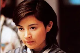 当年的我肯定是瞎了，光顾着傻乎乎地看奥特曼了图片
