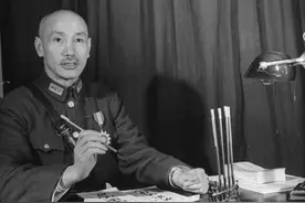 国军中将黄维淮海战役被俘，美貌妻子苦等他27年，结局过于凄惨图片
