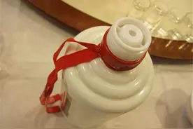茅台酒中的“小珠子”是干啥用的？很实用但大多数人不知道图片